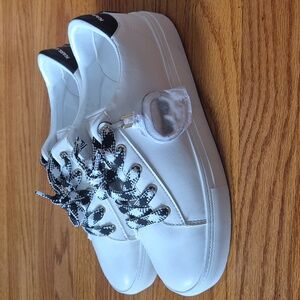 Karl Lagerfeld Paris White Sneakers with Charms of Karl and Choupette Size10NWOB